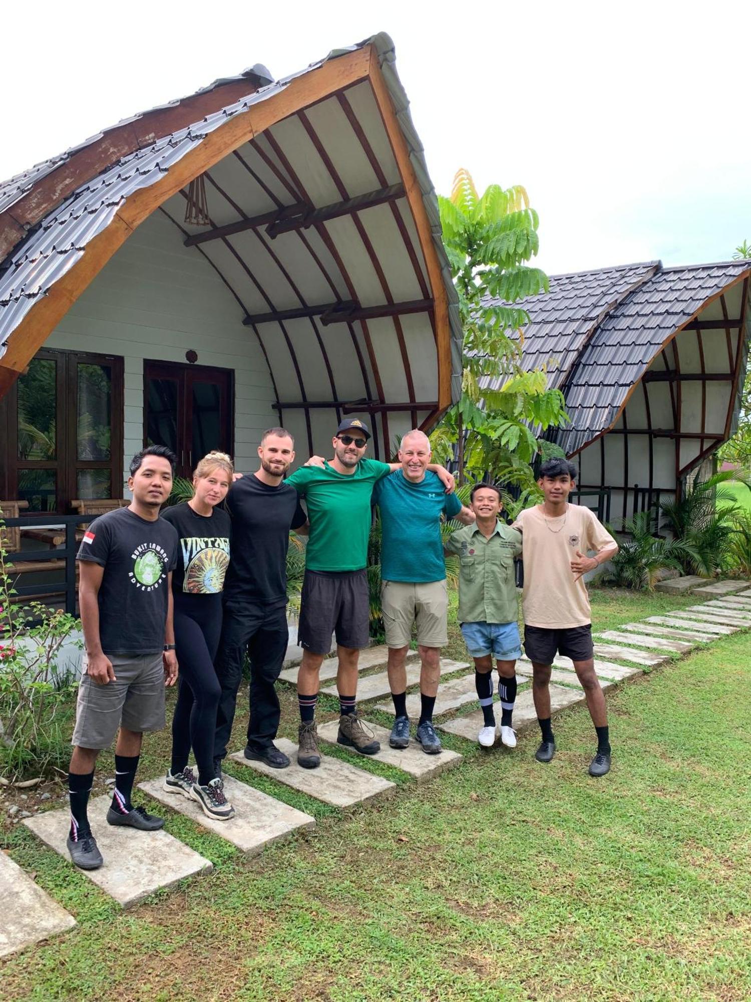 Gino'S Place - Guest House & Jungle Trekking Bukit Lawang Exterior foto